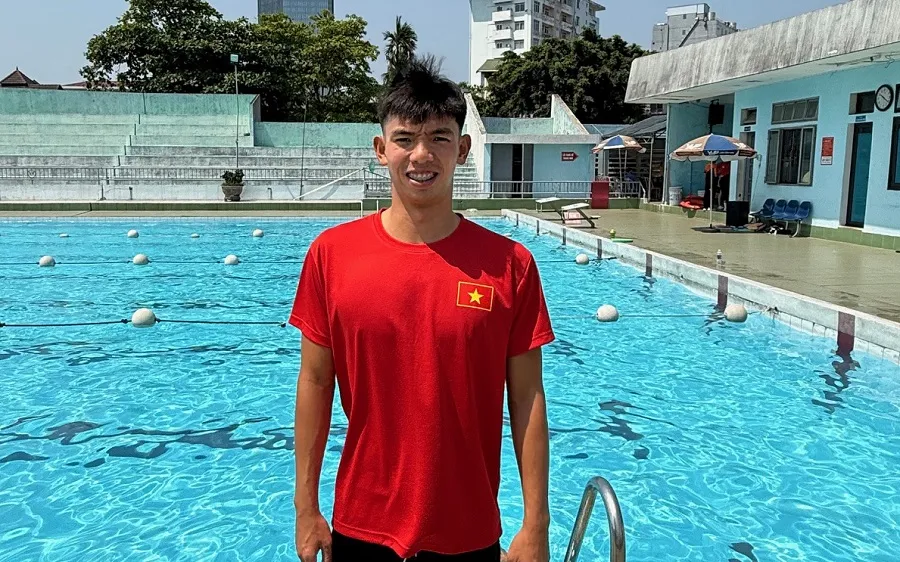 Tuyển thủ Nguyễn Huy Hoàng về nước sau đợt tập huấn tại Trung Quốc để bước vào tranh tài Đại hội thể thao bãi biển châu Á 2026. Ảnh: MINH CHIẾN