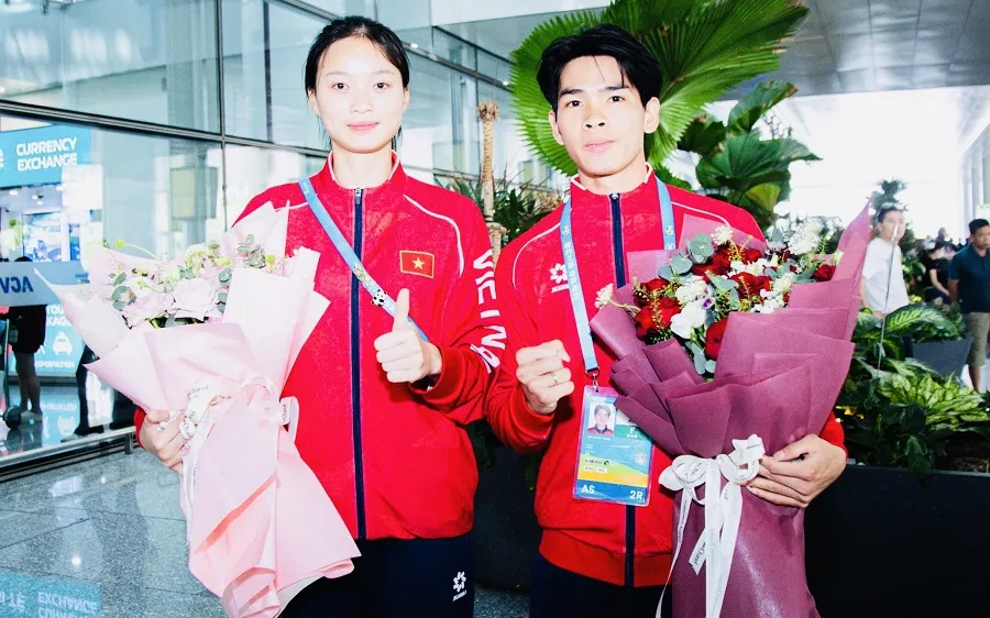 Tuyển thủ Hà Thị Thúy Hằng (trái) đã về Việt Nam và trở lại tập luyện chuẩn bị thi đấu tiếp tục vào tháng 5. Ảnh: LƯỢNG LƯỢNG