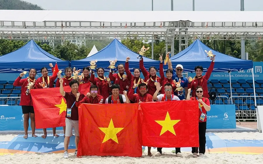 Đội bóng ném bãi biển nữ Việt Nam đã có tấm HCV tại Đại hội thể thao bãi biển châu Á 2026. Ảnh: MINH MINH