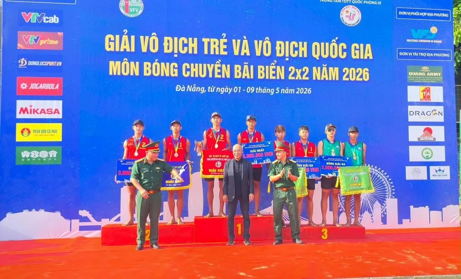 Cầu thủ bóng chuyền bãi biển đang tranh tài tại Đà Nẵng. Ảnh: PHẠM CHUNG