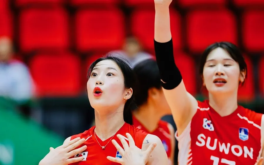 Cầu thủ Suwon (Hàn Quốc) có gương mặt khả ái nhận được sự cổ vũ từ đông đảo người hâm mộ. Ảnh: DŨNG PHƯƠNG