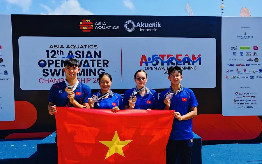 Đội tuyển bơi Việt Nam có HCĐ tại giải vô địch mặt nước mở châu Á 2026. Ảnh: MINH MINH