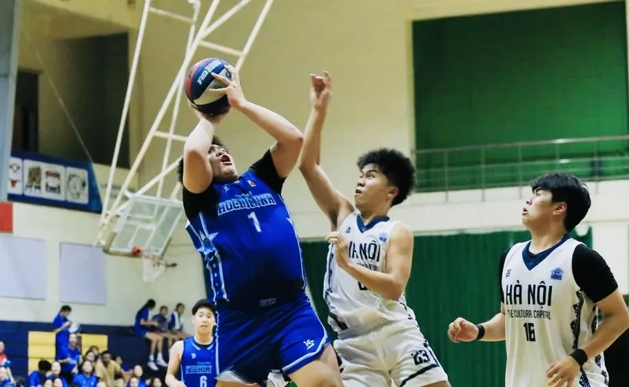 Cầu thủ nam U16 TPHCM (áo xanh) đã chơi xuất sắc tại trận chung kết. Ảnh: VBF