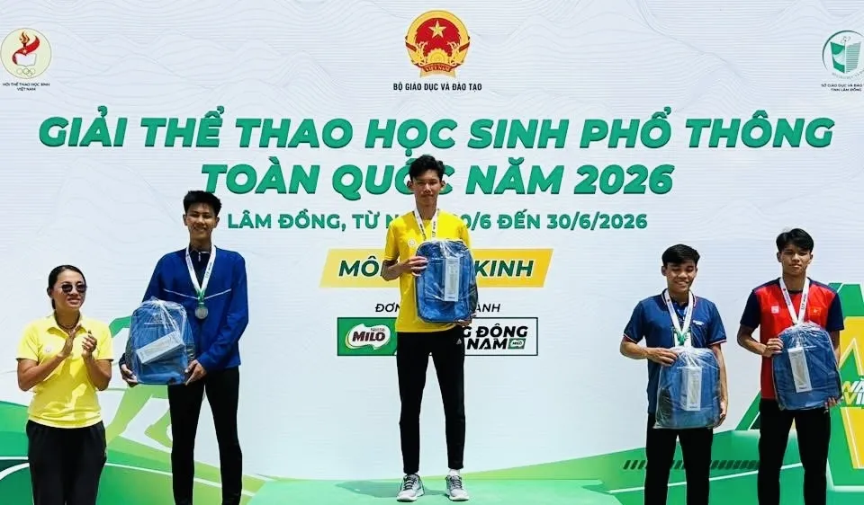 VĐV nhảy cao Huỳnh Thịnh của đội thể thao học sinh TPHCM đã có kết quả tốt trong giải năm nay. Ảnh: TRỊNH ĐỨC