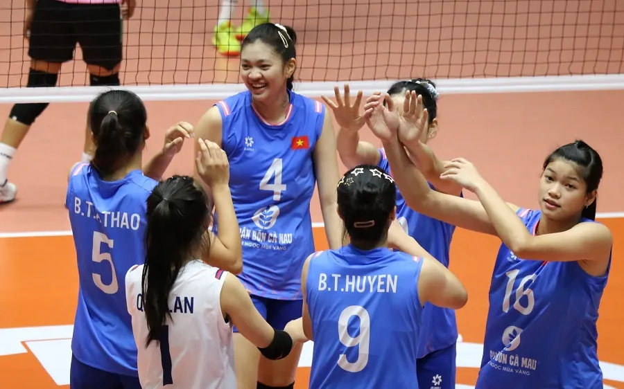 Đội bóng chuyền nữ U18 Việt Nam sẽ thi đấu với đội U18 Trung Quốc tại tứ kết vào ngày 5-7. Ảnh: AVC