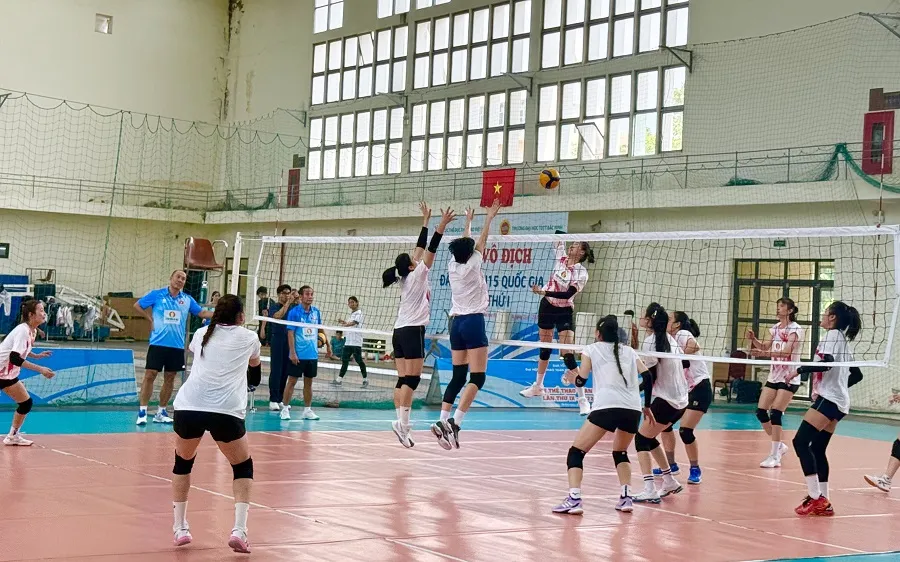 Cầu thủ đội tuyển bóng chuyền nữ Việt Nam tập trung tập luyện tại Bắc Ninh. Ảnh: MINH CHIẾN