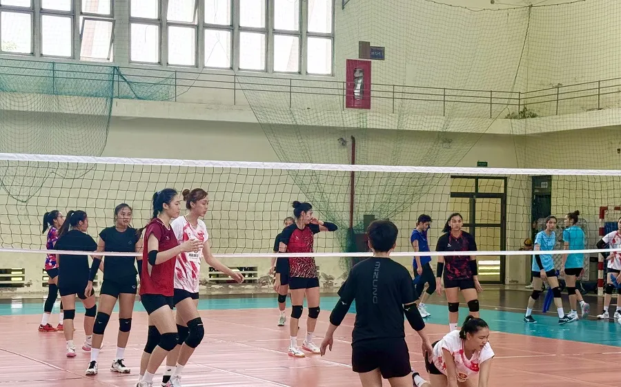 Một số gương mặt của đội tuyển bóng chuyền nữ Việt Nam không có đủ thời gian tập huấn do vướng lịch thi đấu thời gian tới. Ảnh: MINH CHIẾN