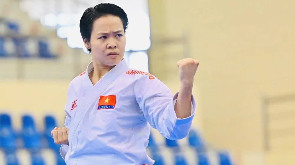 Võ sĩ karate Nguyễn Ngọc Trâm đã giành HCV nội dung kata cá nhân nữ hệ vô địch tại giải năm nay. Ảnh: AKF