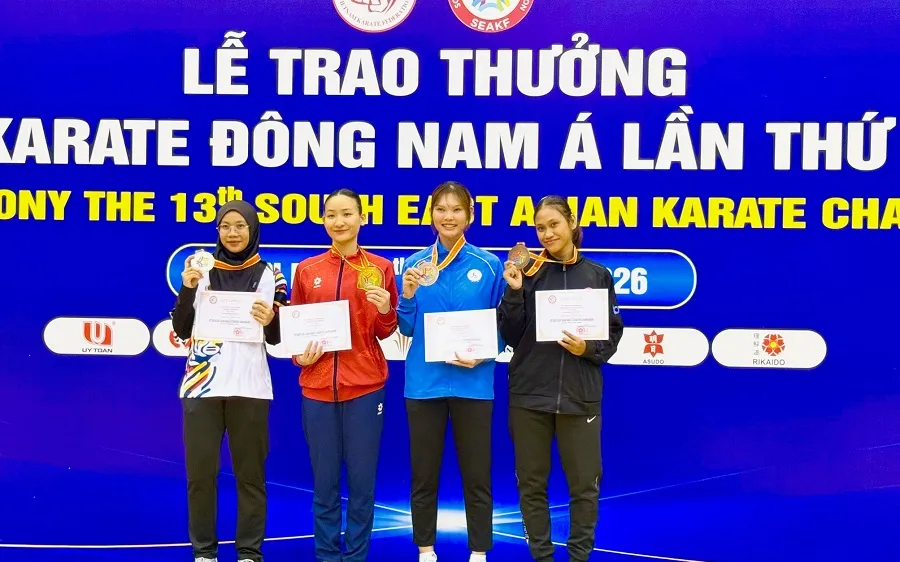 Hoàng Thị Mỹ Tâm (áo đỏ) đã có HCV cá nhân tại giải Đông Nam Á 2026 trên sân nhà. Ảnh: MINH CHIẾN