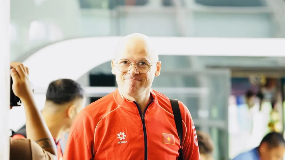 HLV trưởng Federico Rampazzon và cầu thủ bóng chuyền nam Việt Nam đã tới Philippines. Ảnh: PHILIPPINESVOLLEYBALL