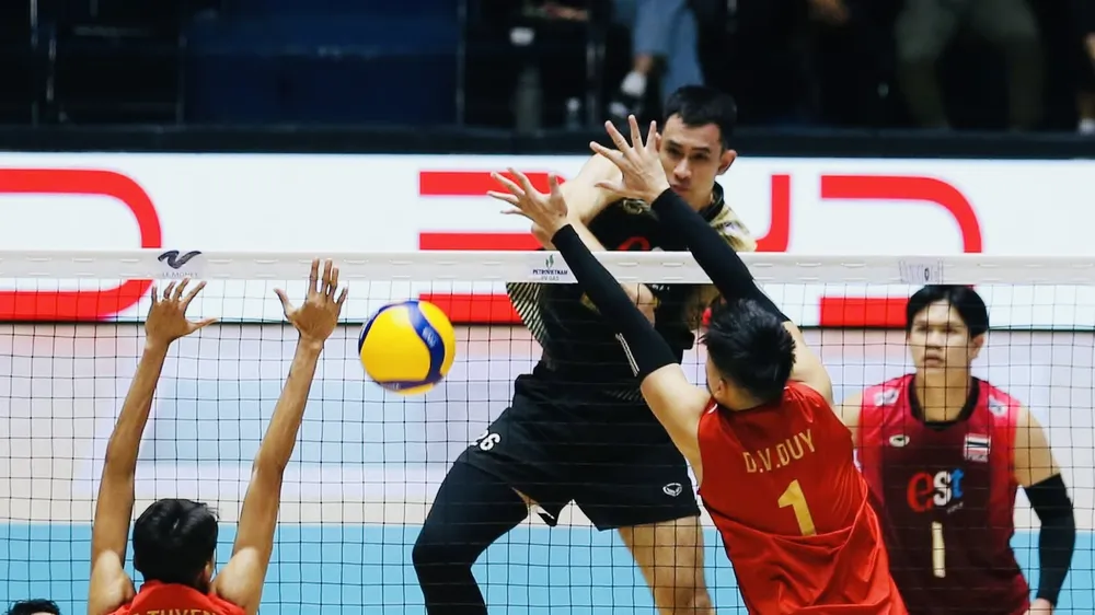 Đội tuyển bóng chuyền nam Việt Nam chưa thắng được đối thủ Thái Lan trong cuộc tái đấu. ở SEA V.Cup 2026. Ảnh: SAVA
