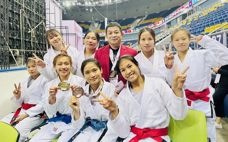 Các võ sĩ jujitsu trẻ Việt Nam giành được kết quả tốt tại giải lần này ở Kazakhstan. Ảnh: TIẾN BÙI