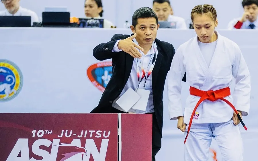 Ban huấn luyện đội tuyển jujitsu Việt Nam tập trung chỉ đạo võ sĩ thi đấu giải vô địch châu Á 2026. Ảnh: ASIAN JUJITSU UNION