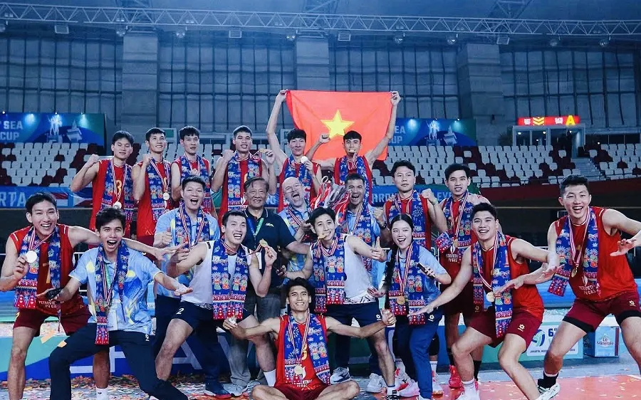 Đội tuyển bóng chuyền nam Việt Nam về nước ngày 27-7 và tiếp tục tâp huấn tại Hà Nội. Ảnh: VFV