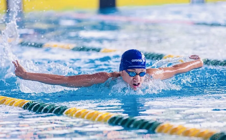Các VĐV đang tranh tài tại giải bơi vô địch trẻ quốc gia 2026. Ảnh: HCMSWIMMING