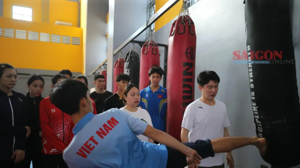 Võ sĩ taekwondo đối kháng tập trung toàn thời gian trong nước để chuẩn bị cho ASIAD 20. Ảnh: DŨNG PHƯƠNG