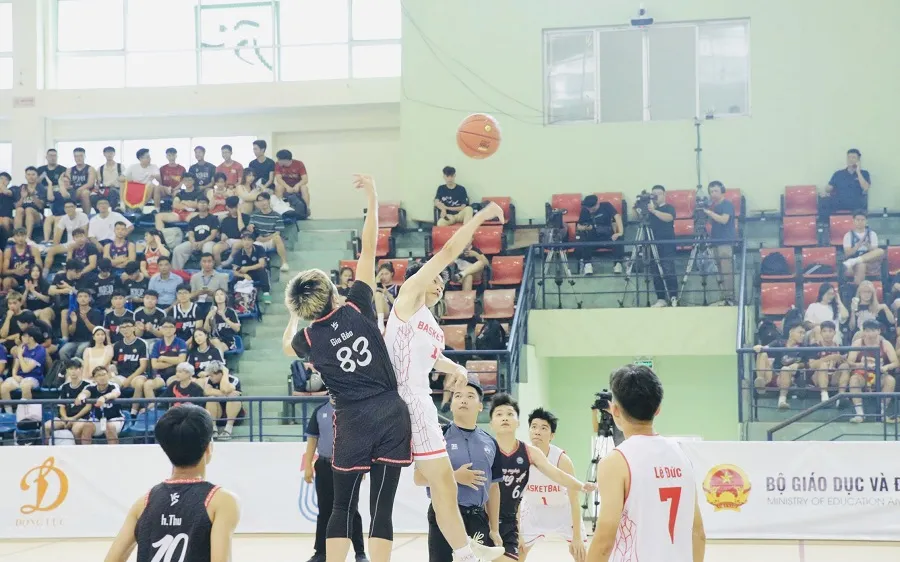 Môn bóng rổ đã thi đấu các trận vòng loại sớm nhất tại Đai học Bách Khoa Hà Nội. Ảnh: MINH MINH