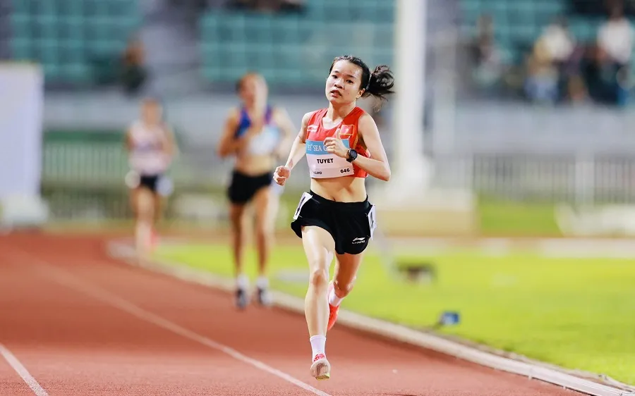 Tuyển thủ quốc gia Lê Thị Tuyết tham gia các nội dung dành cho vô địch U23 quốc gia tại giải đấu ở Cà Mau. Ảnh: DŨNG PHƯƠNG