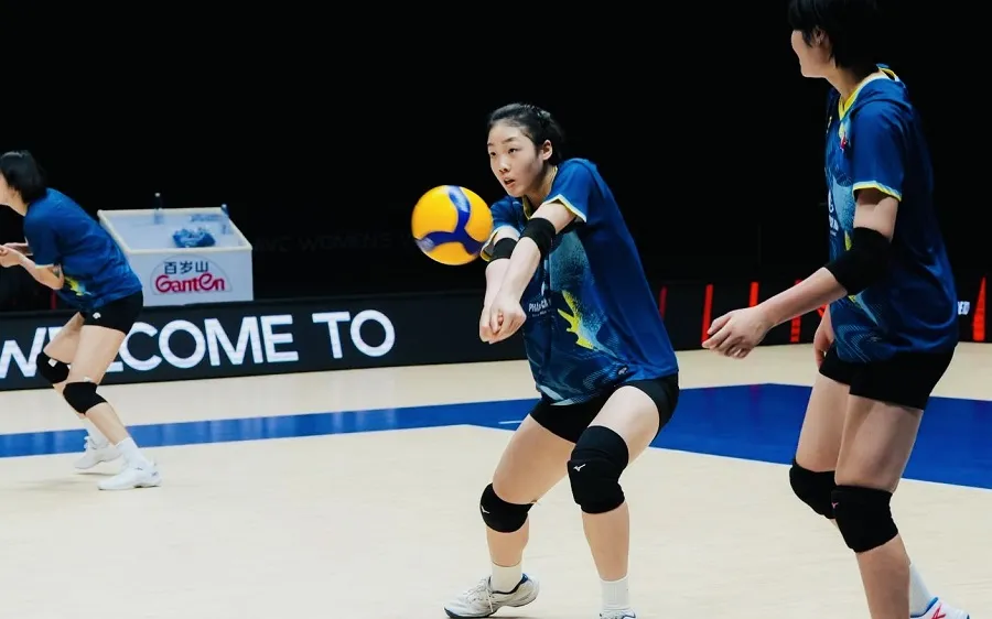 Cầu thủ nữ Việt Nam chuẩn bị kỹ lưỡng chuyên môn trước trận đấu với Hàn Quốc. Ảnh: VFV
