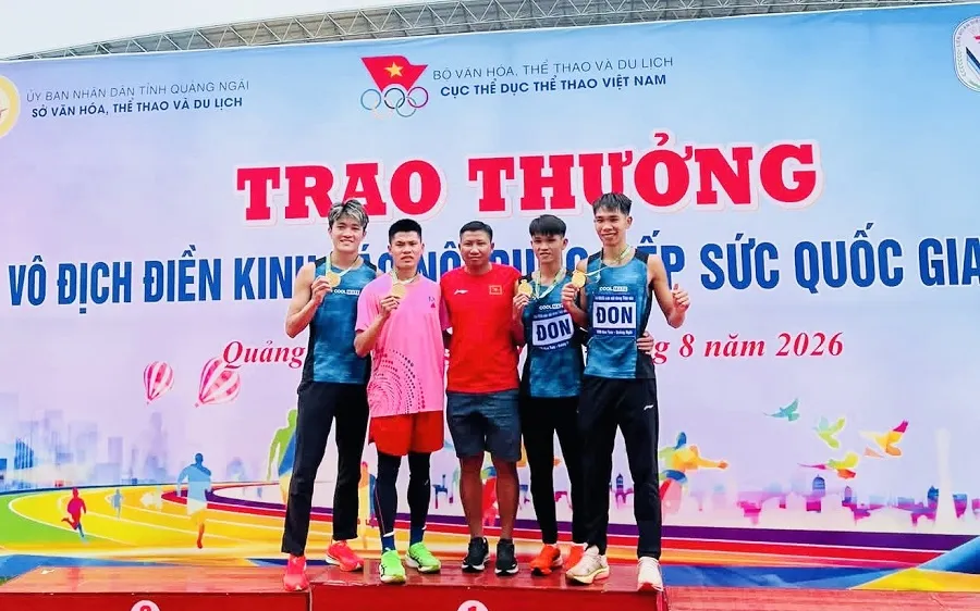 Đội tiếp sức 4x800m nam của Đồng Nai giành HCV và phá kỷ lục quốc gia trong giải năm nay. Ảnh: ĐỨC PHƯỚC
