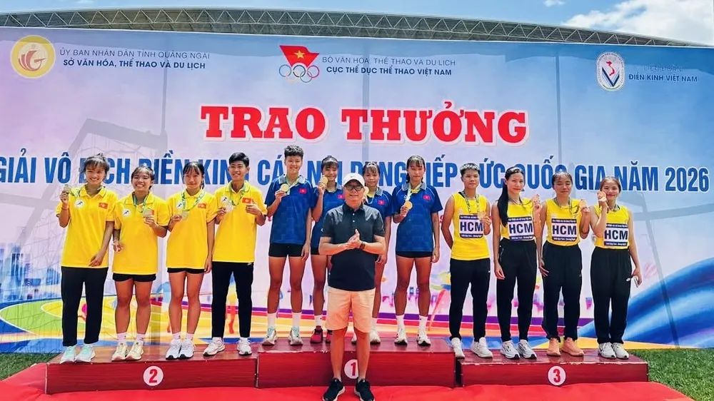 VĐV tiếp sức điền kinh TPHCM đã nỗ lực thi đấu tại giải (Ảnh: ĐỨC THANH)