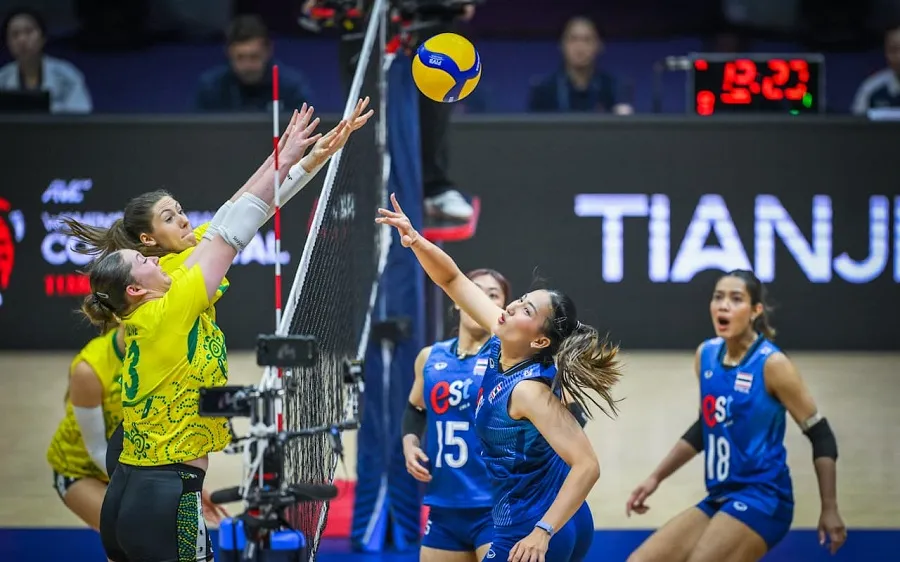 Đội nữ Thái Lan (áo xanh) sẽ mở màn vòng tứ kết tại giải đấu năm nay. Ảnh: FIVB
