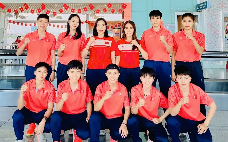 9 tuyển thủ nữ của cầu mây Việt Nam vừa tham gia tập huấn Thái Lan. Ảnh: THÁI XUÂN