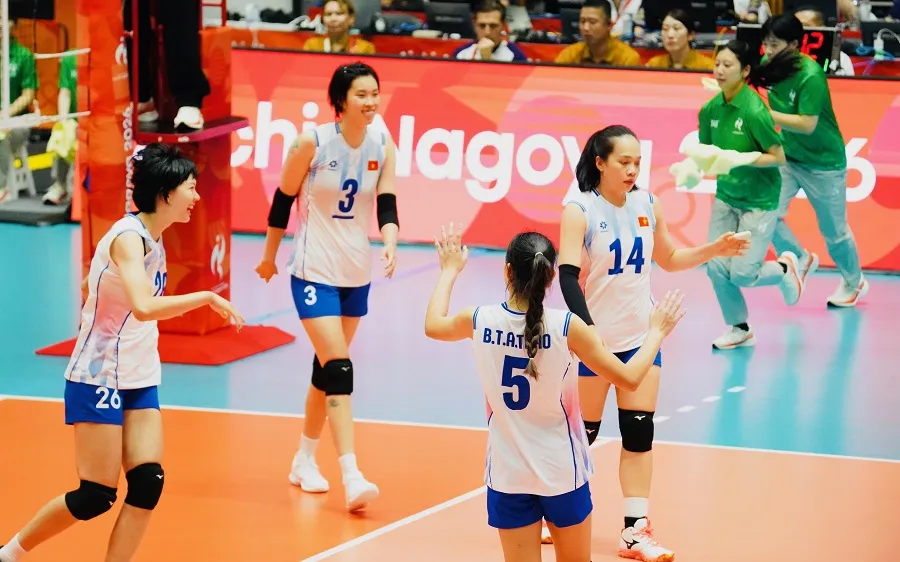 Đội tuyển bóng chuyền nữ Việt Nam sẽ gặp đối thủ Trung Quốc tại tứ kết diễn ra ngày 20-9. Ảnh: VFV