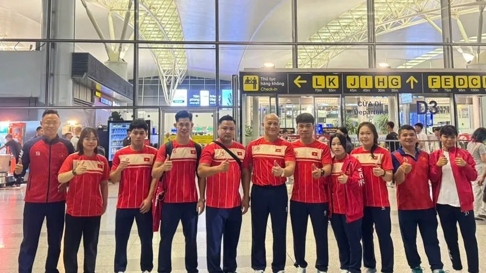 Tuyển cử tạ Việt Nam sang Nhật Bản thi đấu ASIAD 20. Ảnh: MẠNH THẮNG