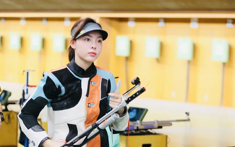 Xạ thủ Phí Thanh Thảo của Đội tuyển bắn súng Việt Nam đang tham dự ASIAD 20. Ảnh: LƯỢNG LƯỢNG