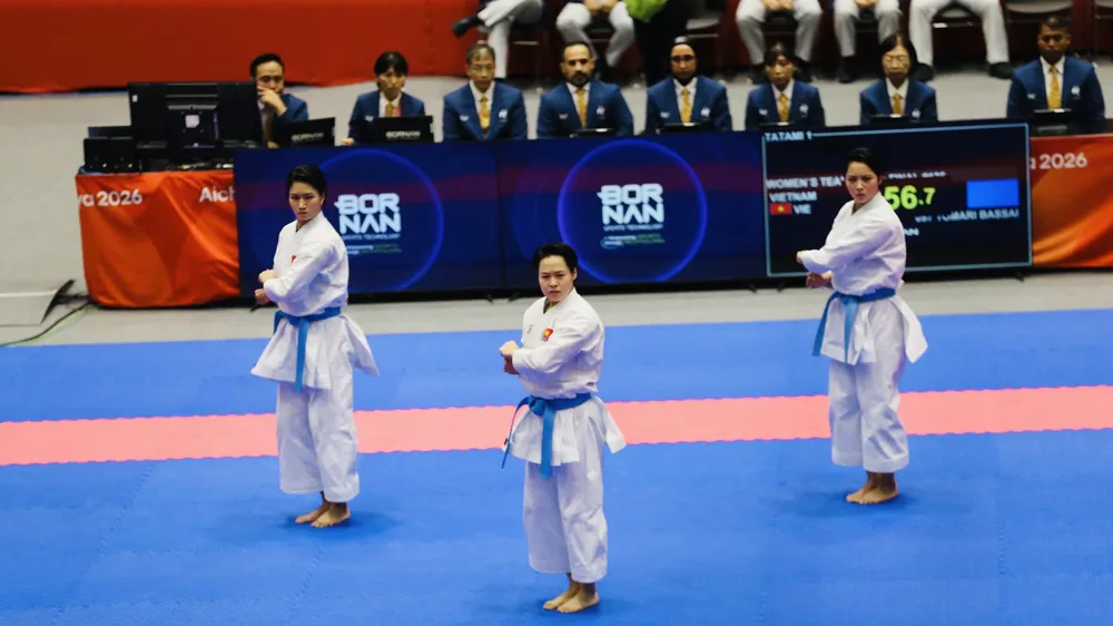 Võ sĩ karate Việt Nam giành HCV, giúp Đoàn thể thao Việt Nam giải tỏa nhiều áp lực. Ảnh: LƯỢNG LƯỢNG