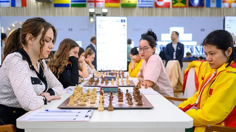 Kỳ thủ cờ vua nữ Việt Nam đã thi đấu ván 9 trước đội Bulgaria. Ảnh: FIDE