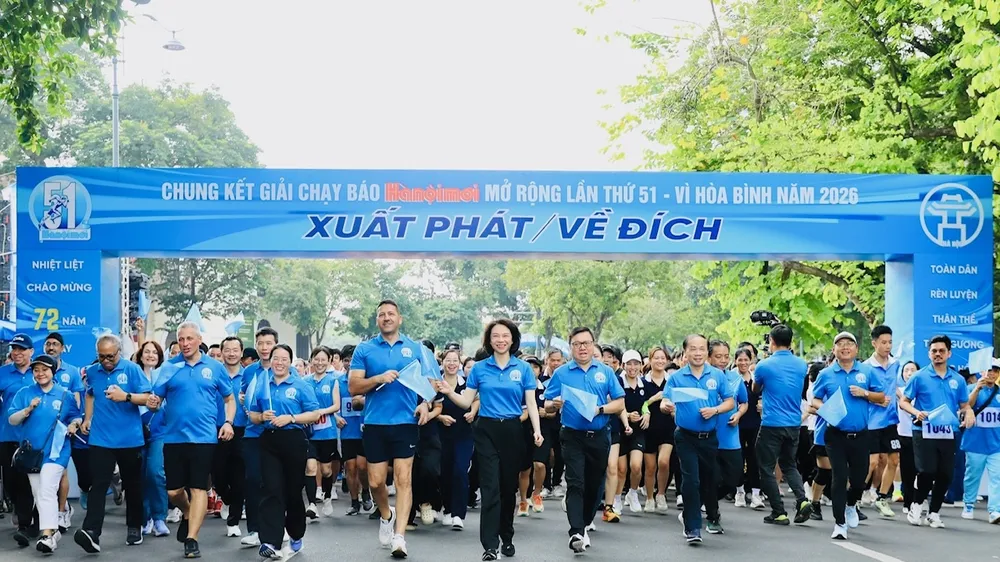 Giải chạy đã diễn ra sáng ngày 27-9 tại Hồ Hoàn Kiếm (Hà Nội). Ảnh: THU MINH
