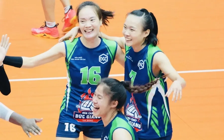 Chủ công Trần Tú Linh (7) sẽ trở lại thi đấu cho đội Hóa chất Đức Giang. Ảnh: DŨNG PHƯƠNG