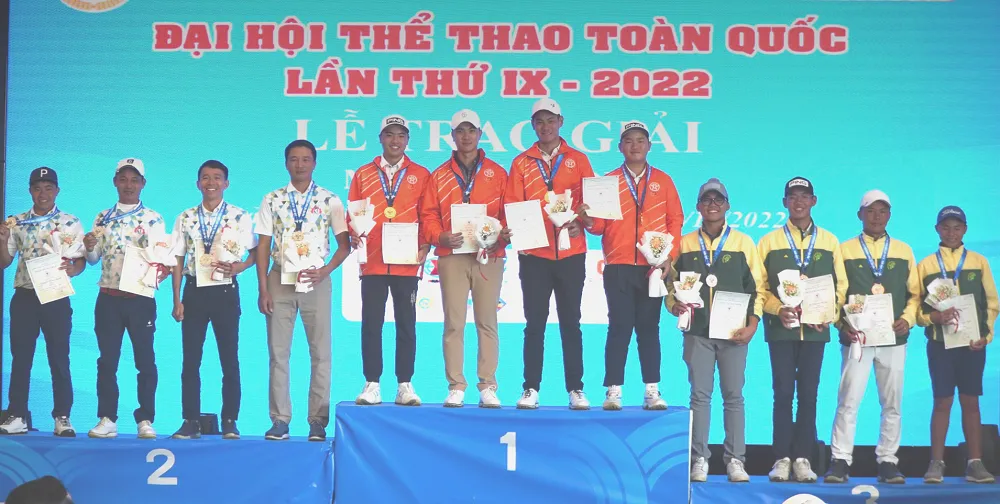Các đội golf giành huy chương nội dung đồng đội nam tại Đại hội thể thao toàn quốc lần thứ IX-2022. Ảnh: VGA