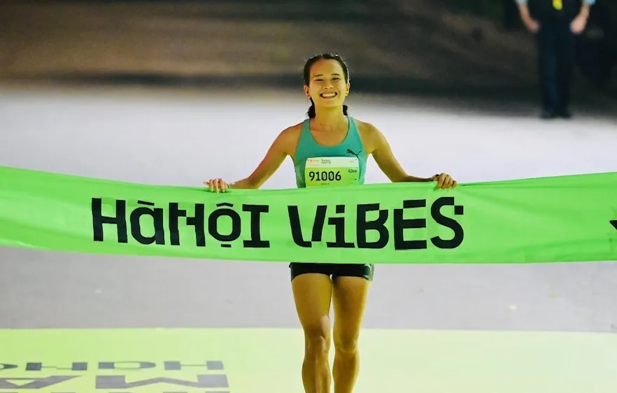 Phạm Thị Hồng Lệ tiếp tục vô địch nội dung marathon - 42km nữ. Ảnh: VPIM