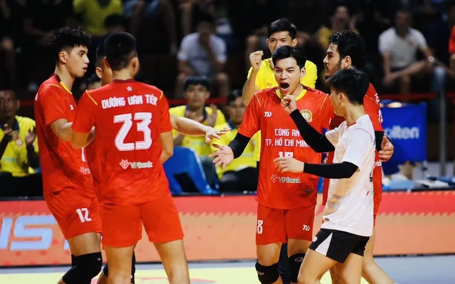 Đội Công an TPHCM đang có tinh thần lên cao sau khi giành thêm chiến thắng trước TPHCM tối ngày 29-10. Ảnh: CATPHCM