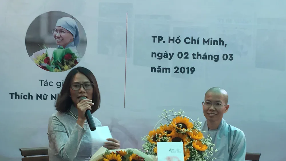 Ra mắt sách về hạnh phúc, sư cô dùng toàn bộ nhuận bút làm từ thiện 