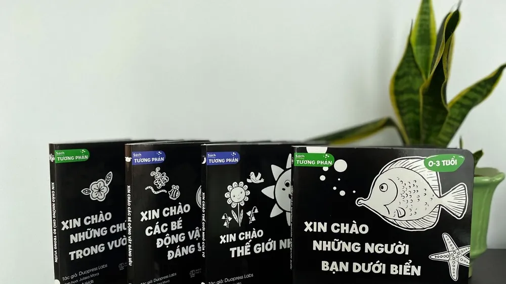 Bộ sách kích thích thị giác trẻ sơ sinh