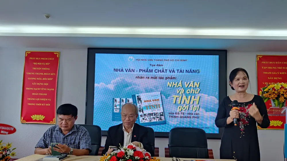 Giữ lại chữ tình trong giới văn chương