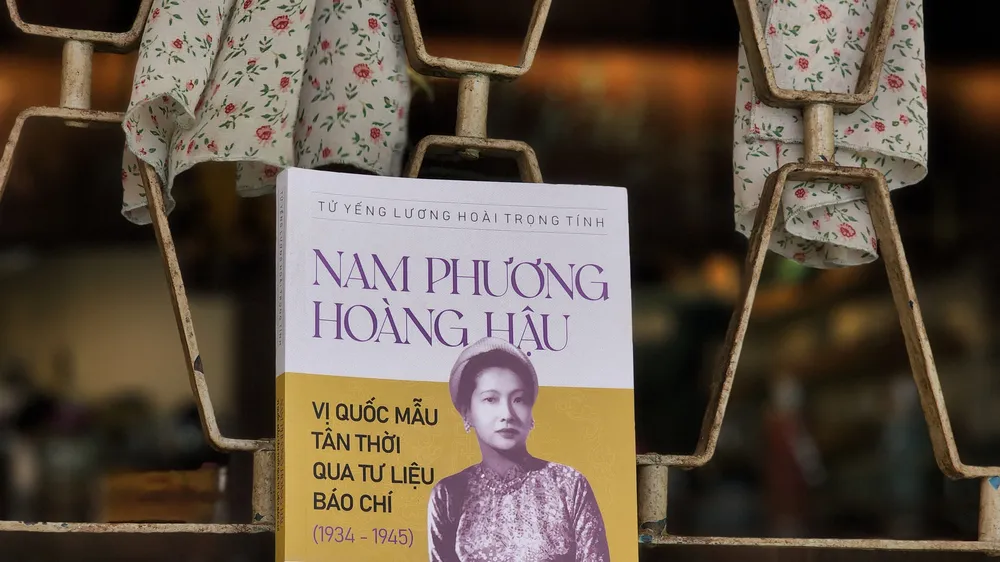 Tác giả 9X ra mắt sách về Nam Phương Hoàng hậu