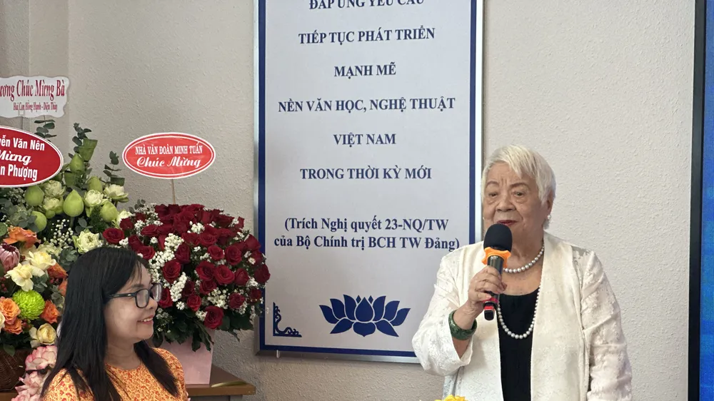 Đạo diễn Xuân Phượng ra mắt hồi ký "Khắc đi… khắc đến" ở tuổi 95 