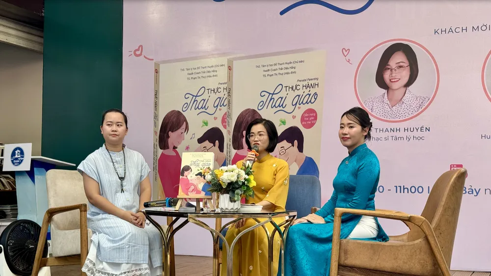 Cùng con lớn lên qua quá trình “Thực hành thai giáo”