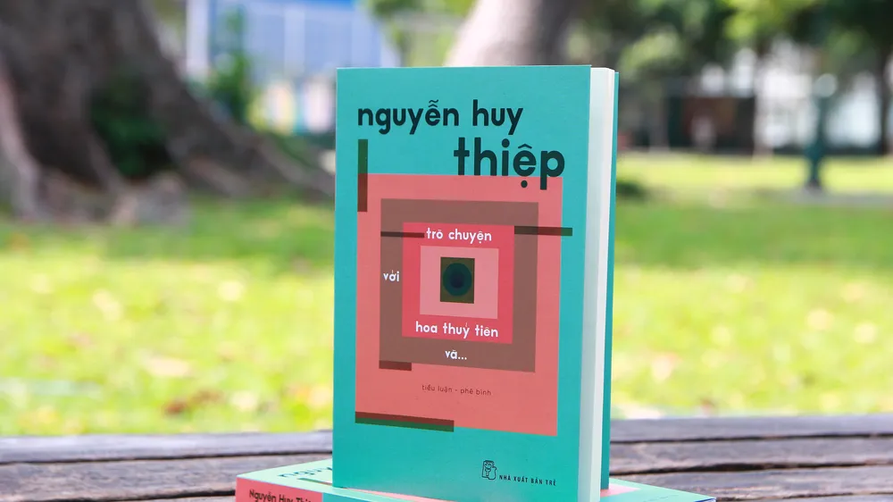 Trò chuyện văn chương với hoa thủy tiên cùng cố nhà văn Nguyễn Huy Thiệp