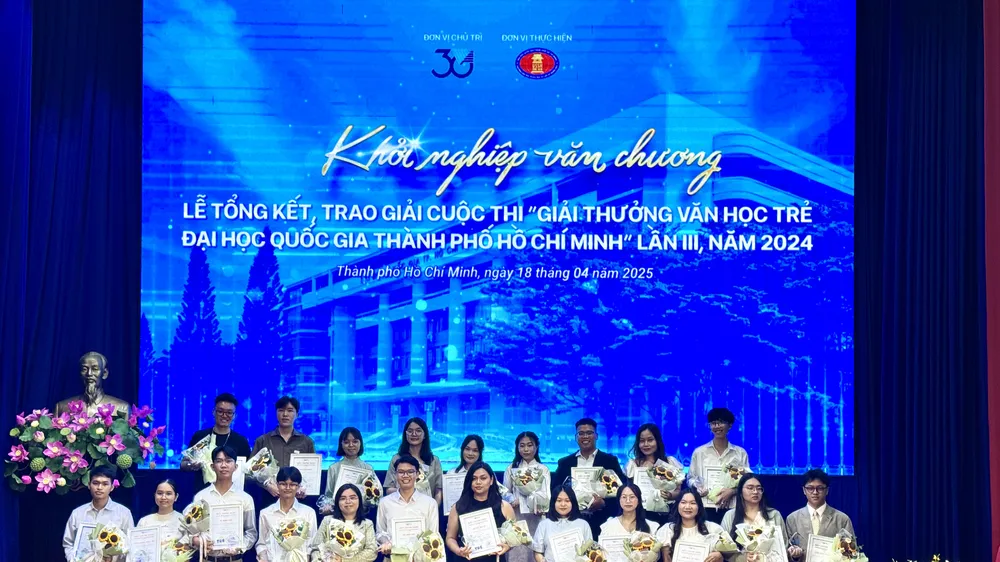 Sinh viên Đinh Ngọc Bảo Trân đoạt giải Nhất “Giải thưởng Văn học trẻ Đại học Quốc gia TPHCM” 