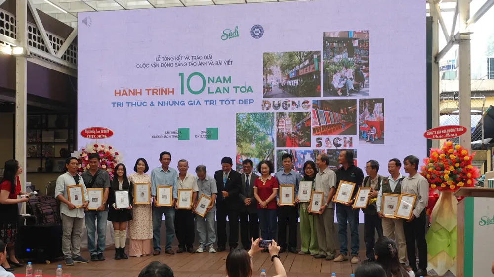 Đường sách TPHCM vinh danh những bạn đọc có ảnh và bài viết xuất sắc 