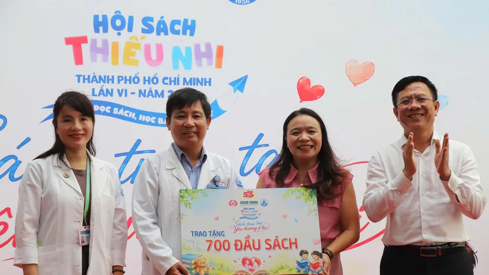 Hội sách Thiếu nhi TPHCM đến với bệnh nhi tại Bệnh viện Nhi đồng 1