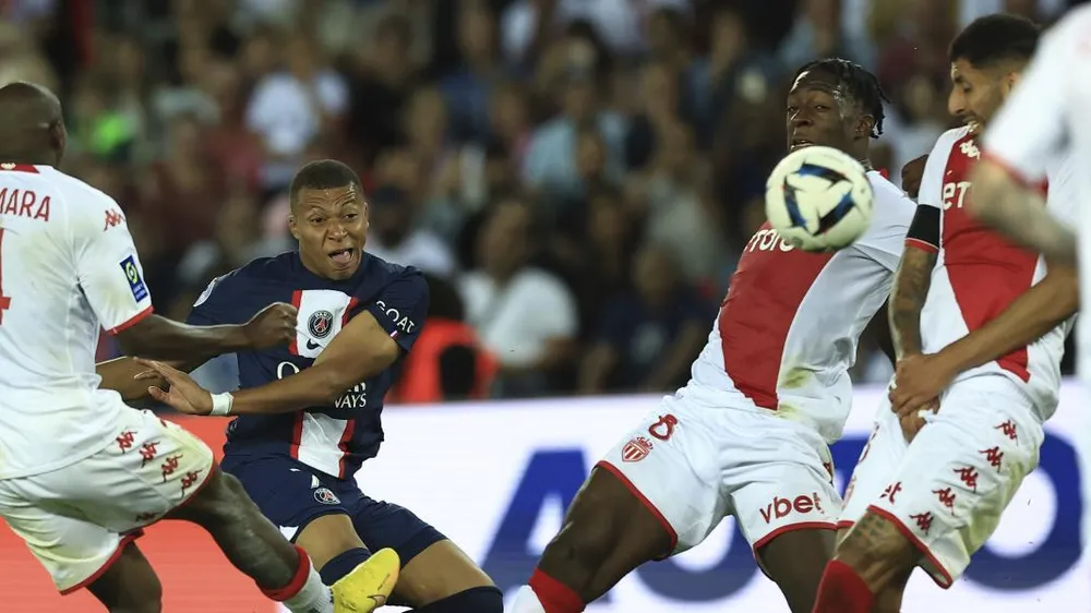 Mbappe "tàng hình" trước đội bóng cũ