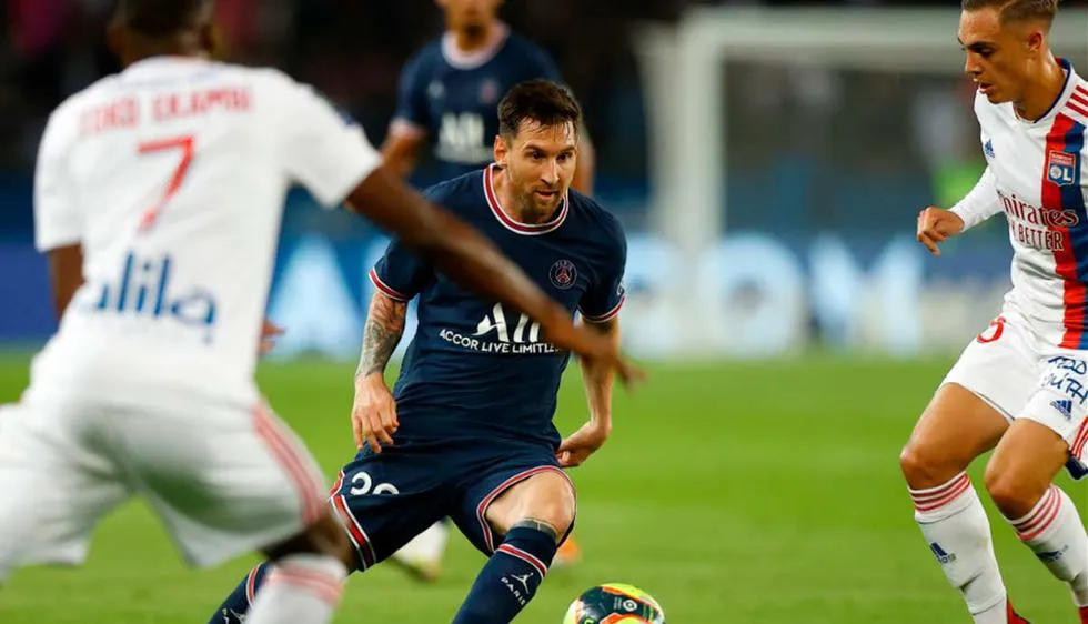Messi đụng độ Lyon mùa trước