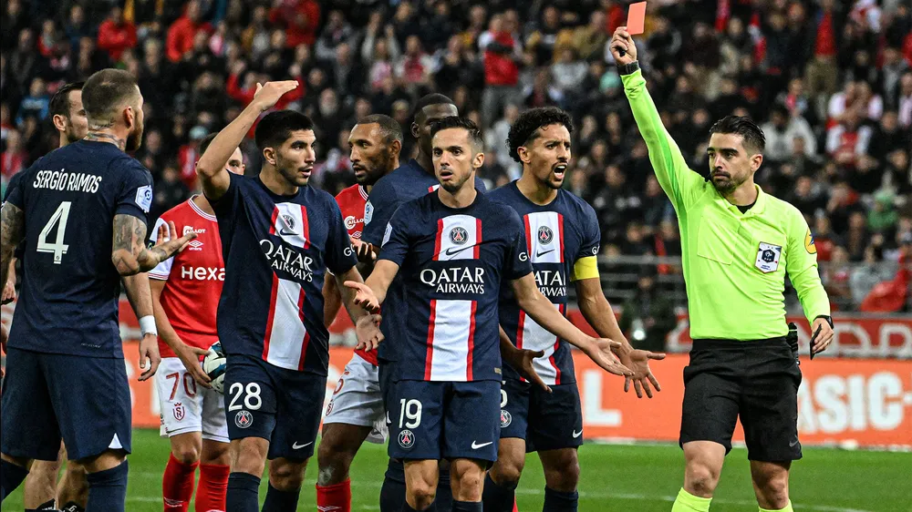 Thẻ đỏ của Ramos khiến đội nhà khốn đốn trước Reims